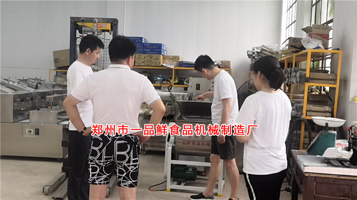 王總詳細講解設(shè)備功能